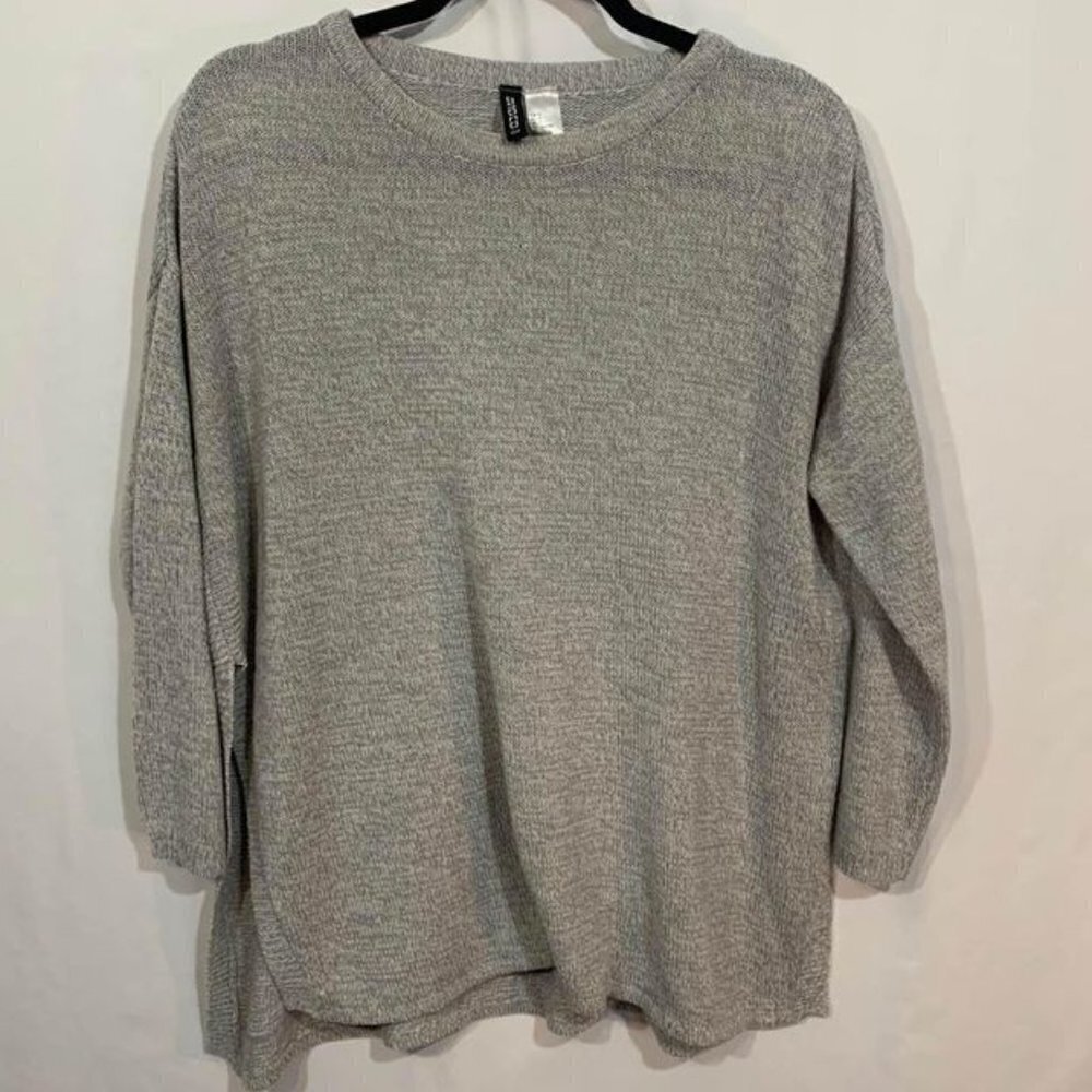 WOMAN’S gray and white tunic length, side split, crew neck sweater. Size…